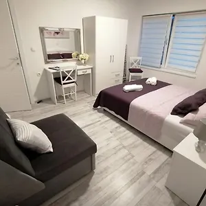 https://apartman-lidija-pag-island.hotelinzadar.com